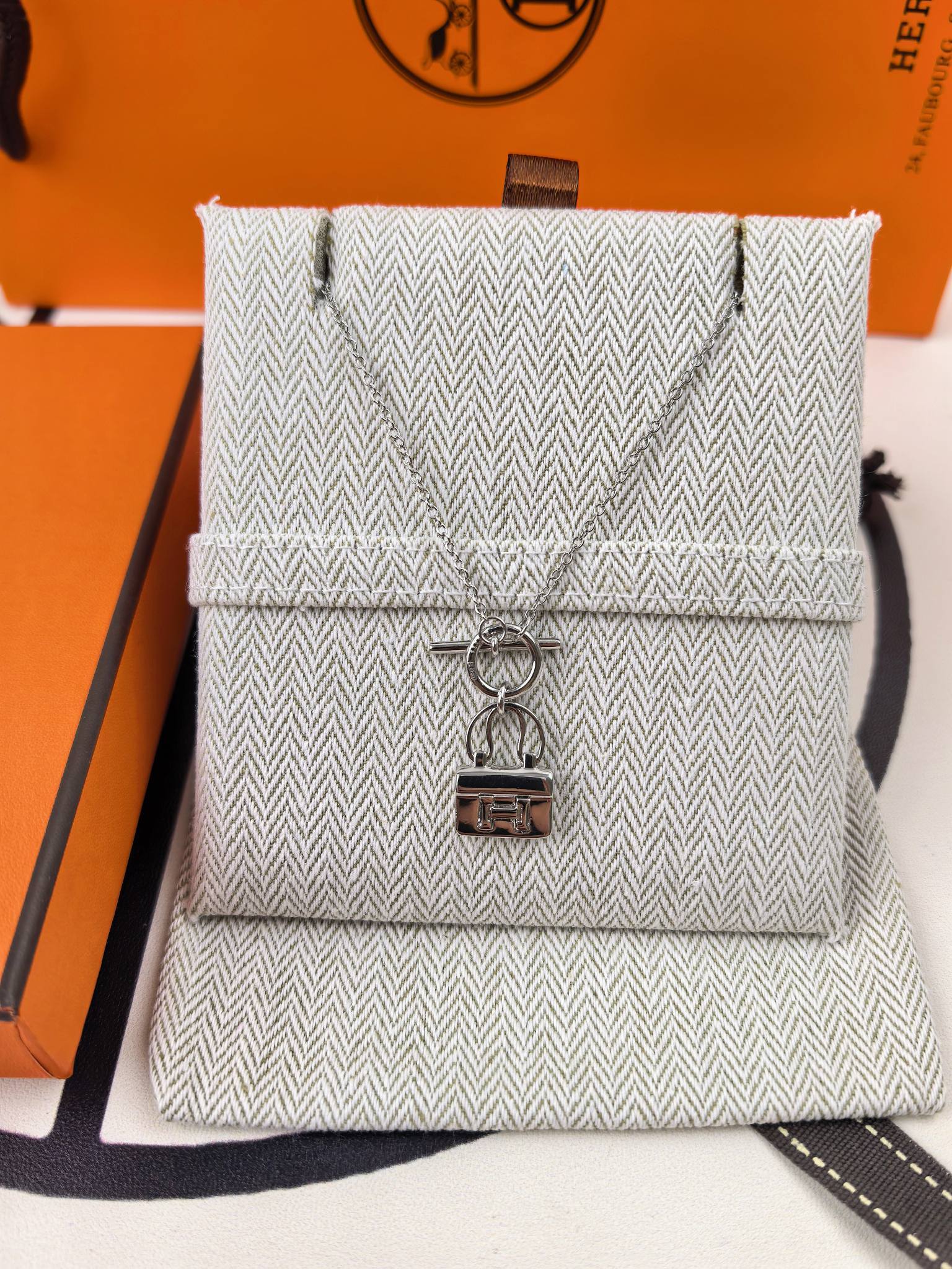 エルメス「Hermès」 Amulettes Constance ネックレス