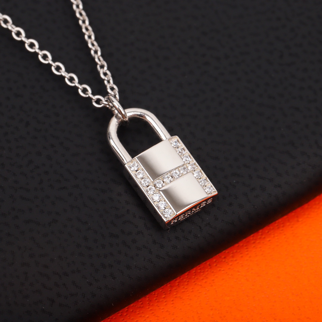 エルメス「Hermès」 Amulettes Cadenas ネックレス