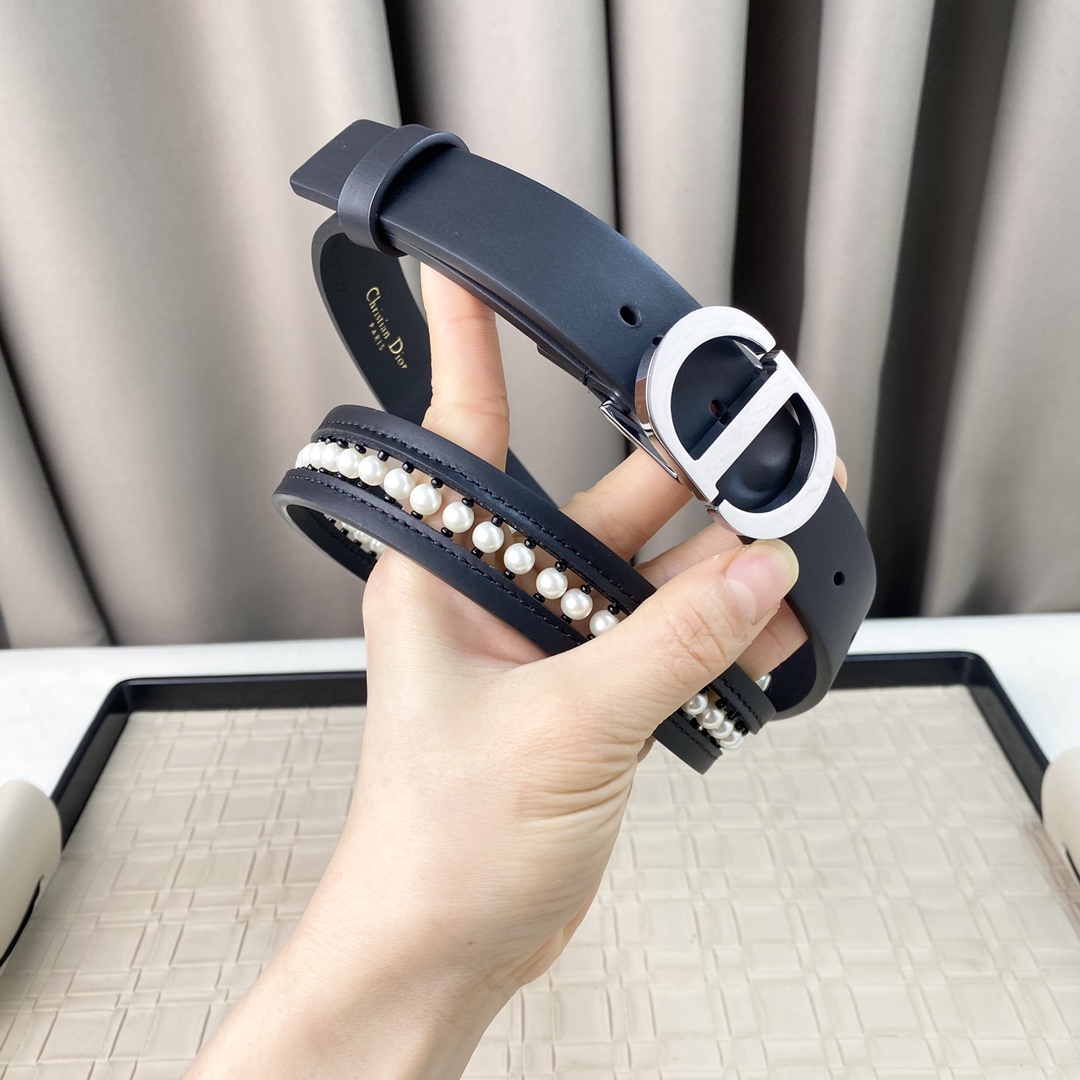 ディオール「Dior」30モンターニュ ベルトバックル ホワイトビーズデコール100CM