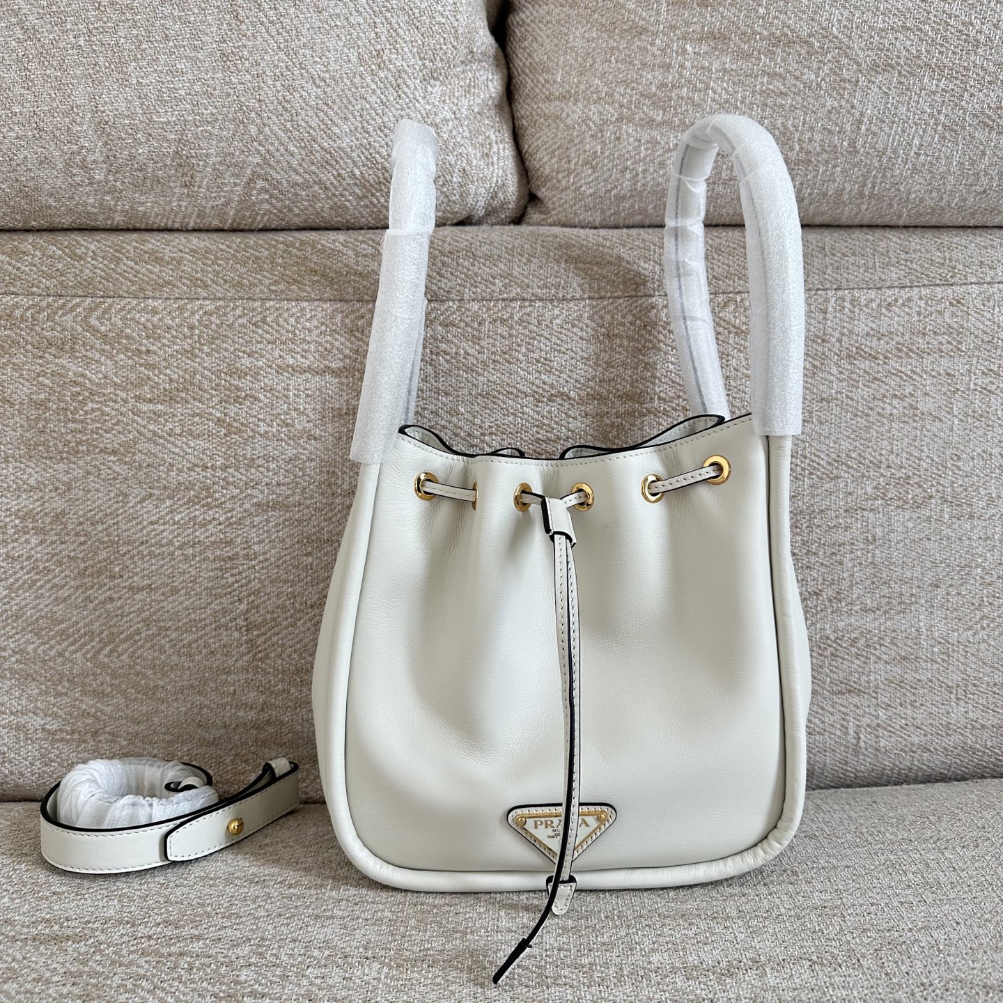 プラダ「Prada」ダーリン レザー トートバッグ