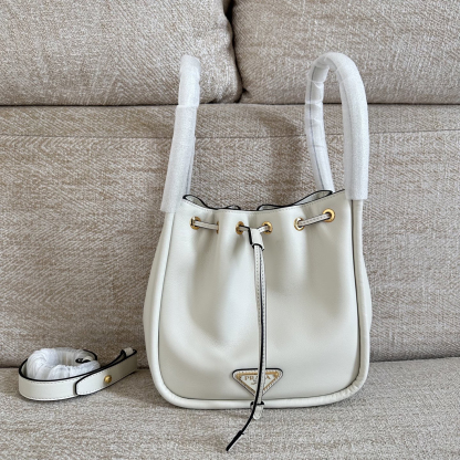 プラダ「Prada」ダーリン レザー トートバッグ