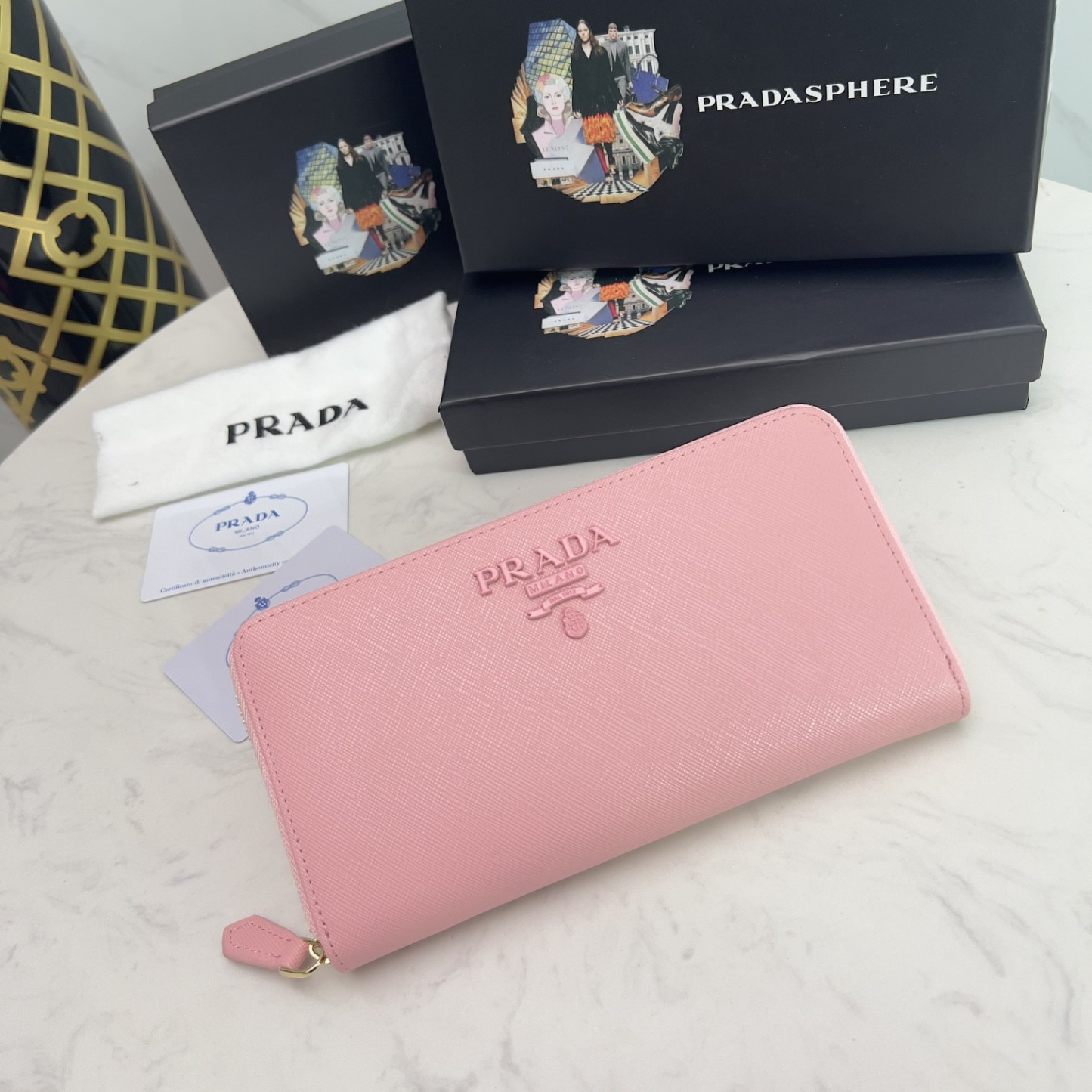 プラダ「PRADA」サフィアーノレザー ジップアラウンド長財布