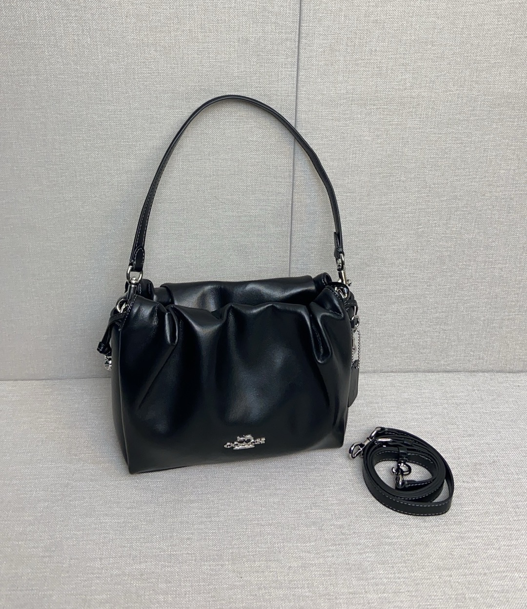 コーチ「Coach」Faye クラウド ショルダーバッグ