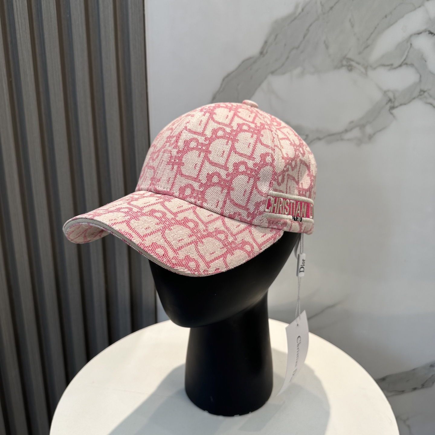 ディオール「Dior」CHRISTIAN DIOR PARIS エンブロイダリー ベースボールキャップ