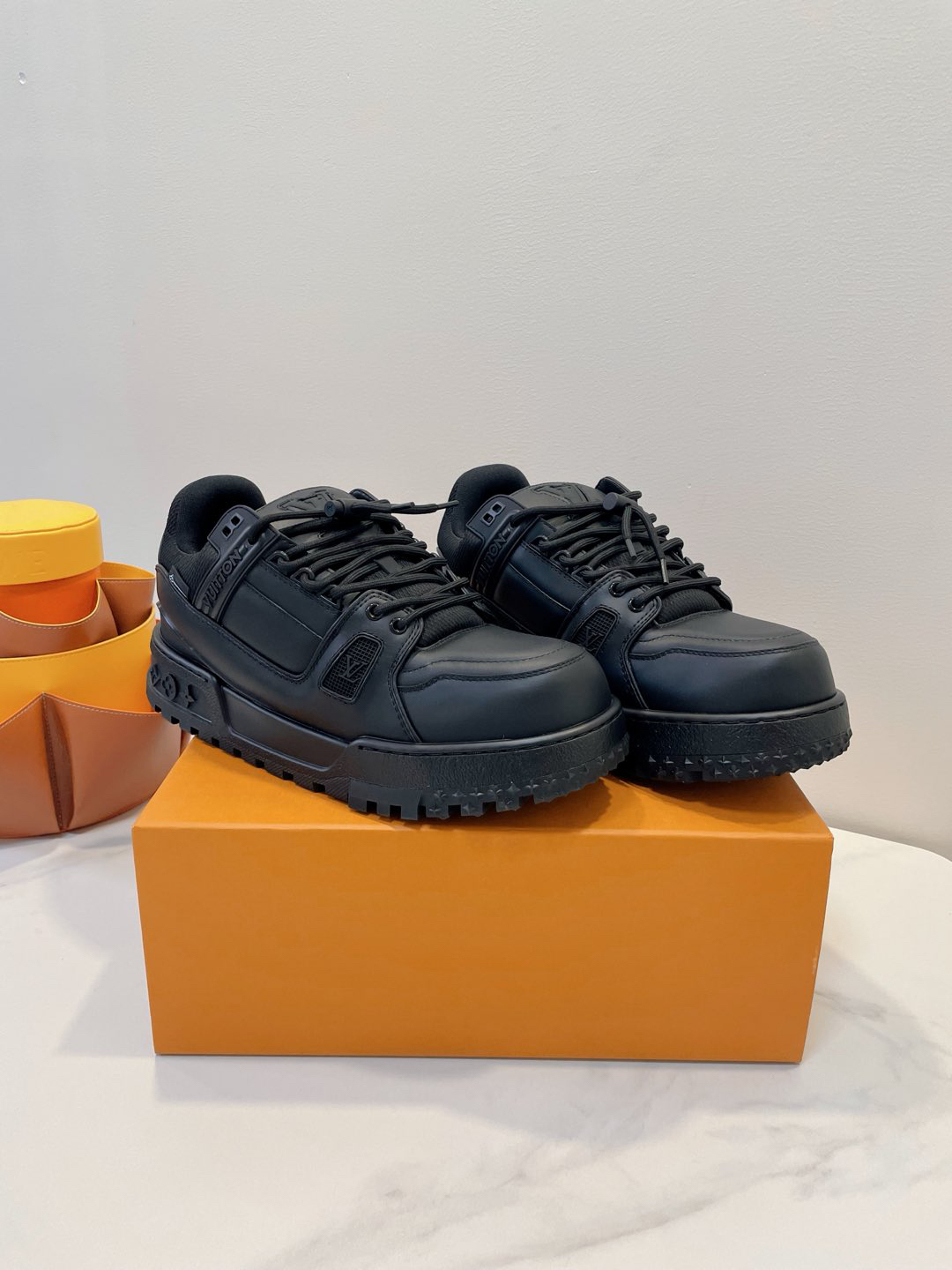「コラボモデル」Louis Vuitton x Trainer  Maxi "小胖丁" スニーカー