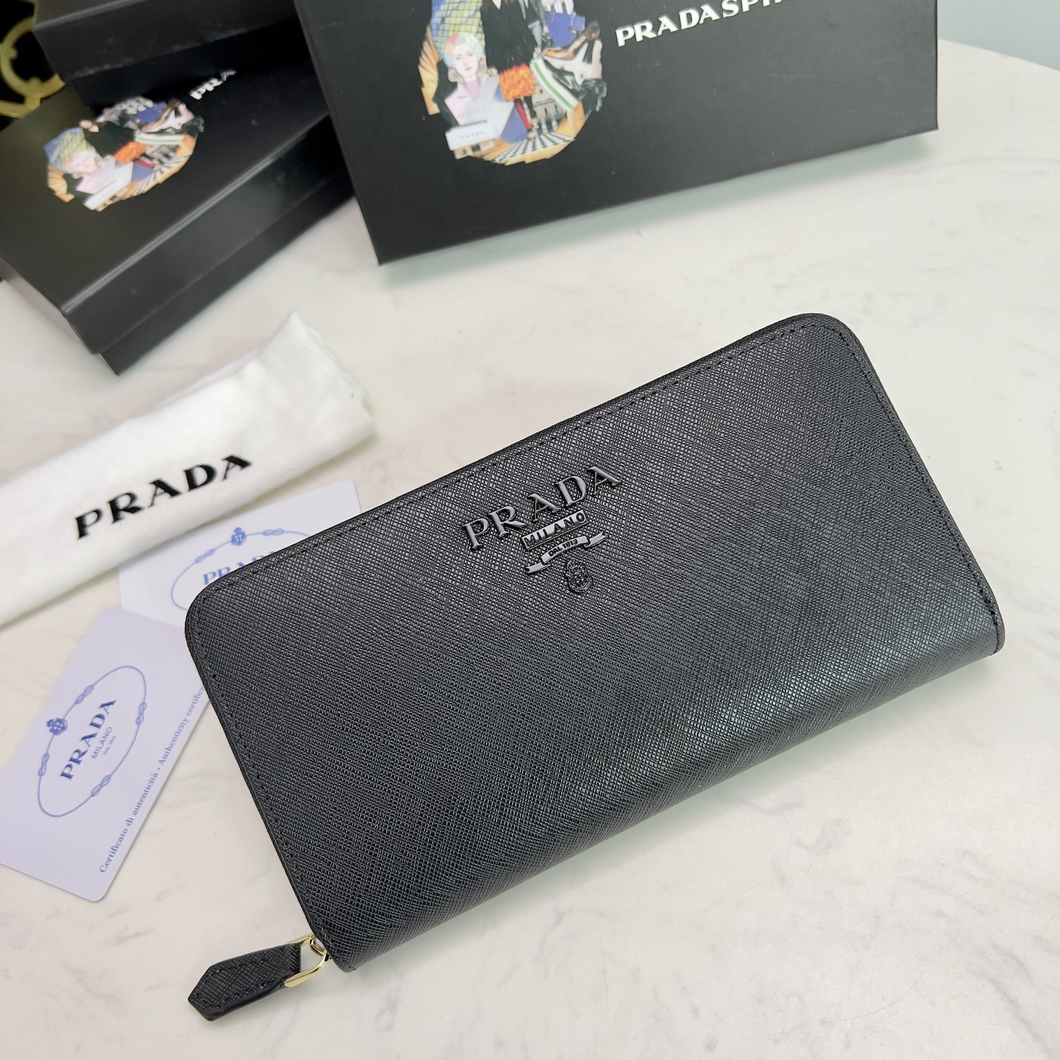 プラダ「PRADA」サフィアーノレザー ジップアラウンド長財布