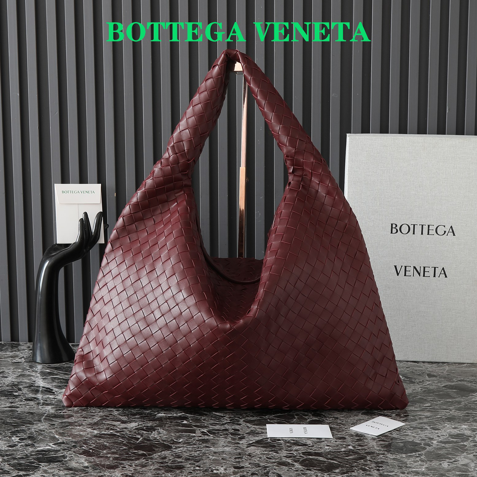 ボッテガ・ヴェネタ「Bottega Veneta」 Hop ラージショルダーバッグ