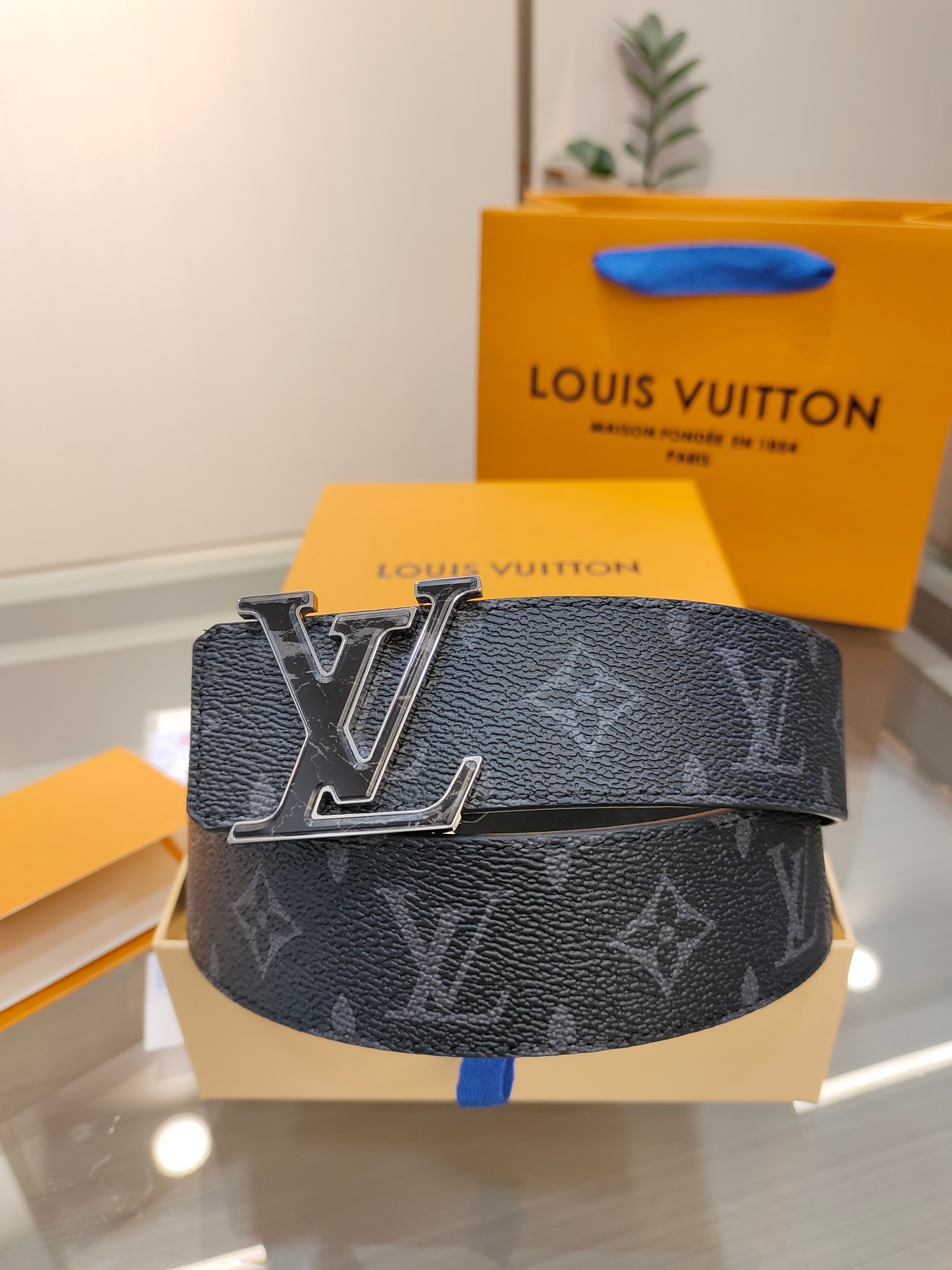 ルイ・ヴィトン「Louis Vuitton」DIMENSION モノグラム レザーベルト-ISETAN PRESTIGE CURATED