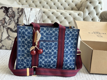 コーチ「Coach」定番ロゴ入りショッピングバッグトートバッグ