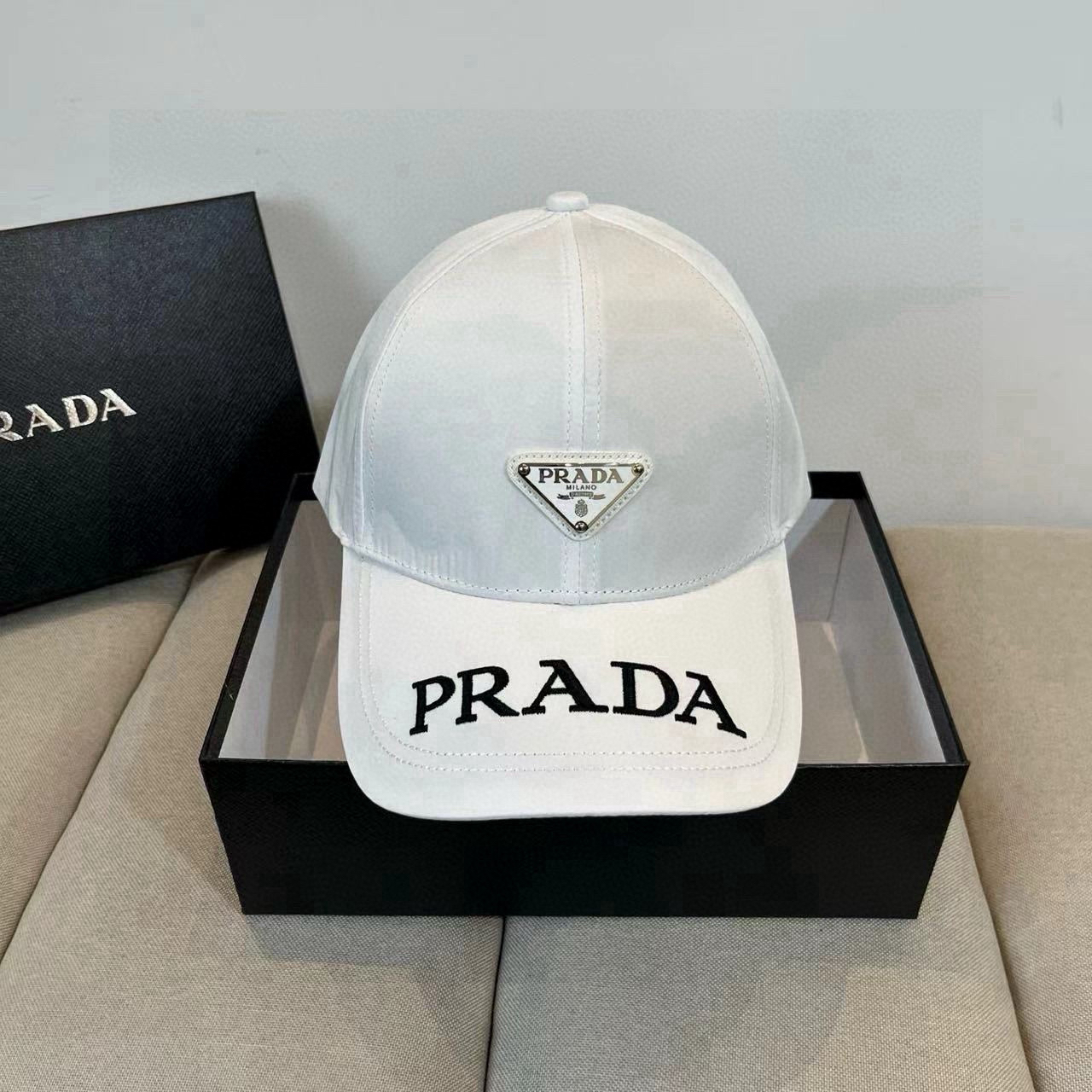 プラダ「Prada」Re-Nylon クラシック ベースボールキャップ
