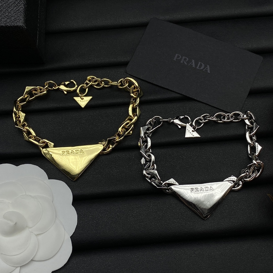 プラダ「Prada」プラダ トライアングルロゴ ヘビーチェーンブレスレット メンズアクセサリー