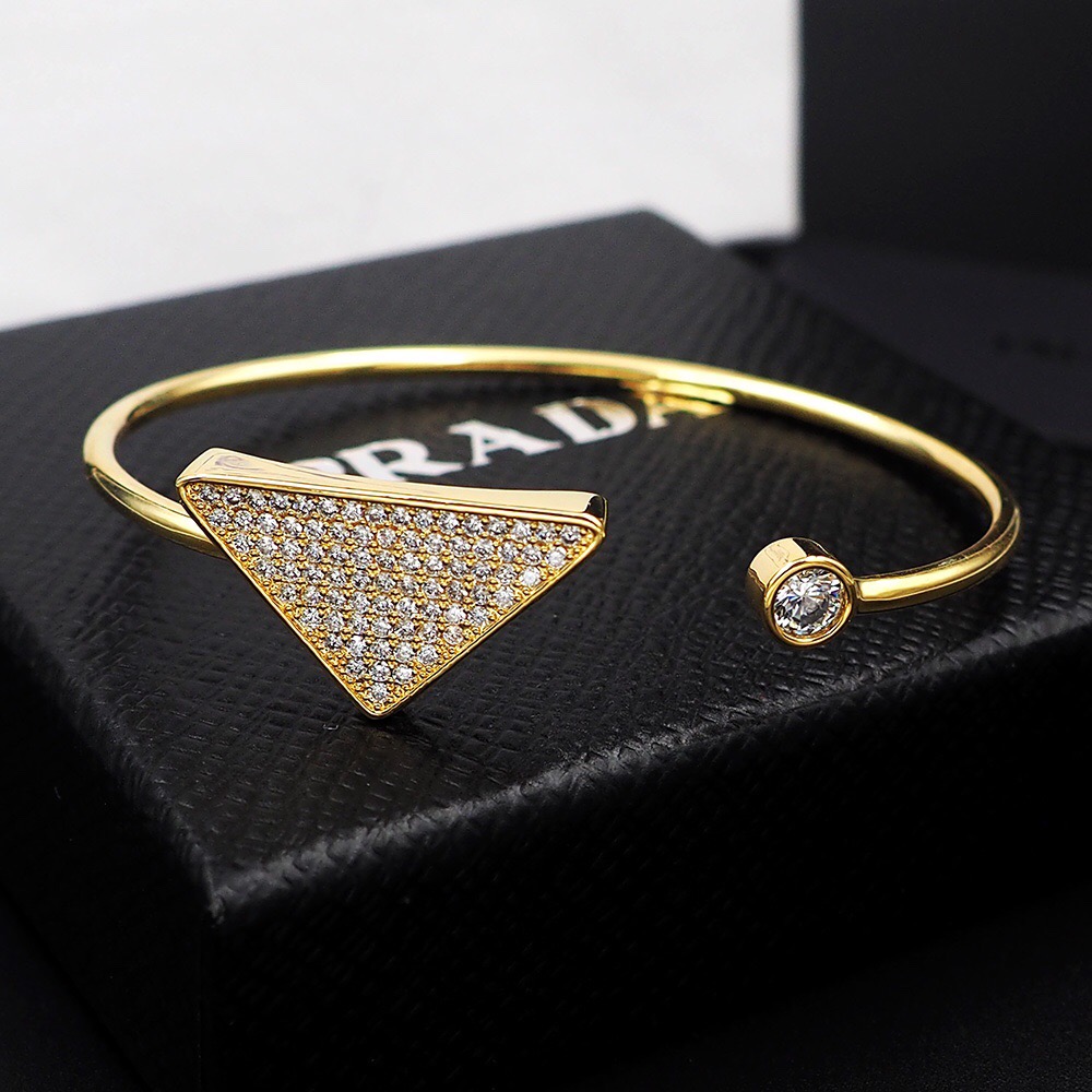 プラダ「Prada」プラダ トライアングルロゴ フルダイヤモンド ブレスレット
