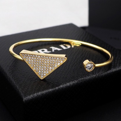 プラダ「Prada」プラダ トライアングルロゴ フルダイヤモンド ブレスレット