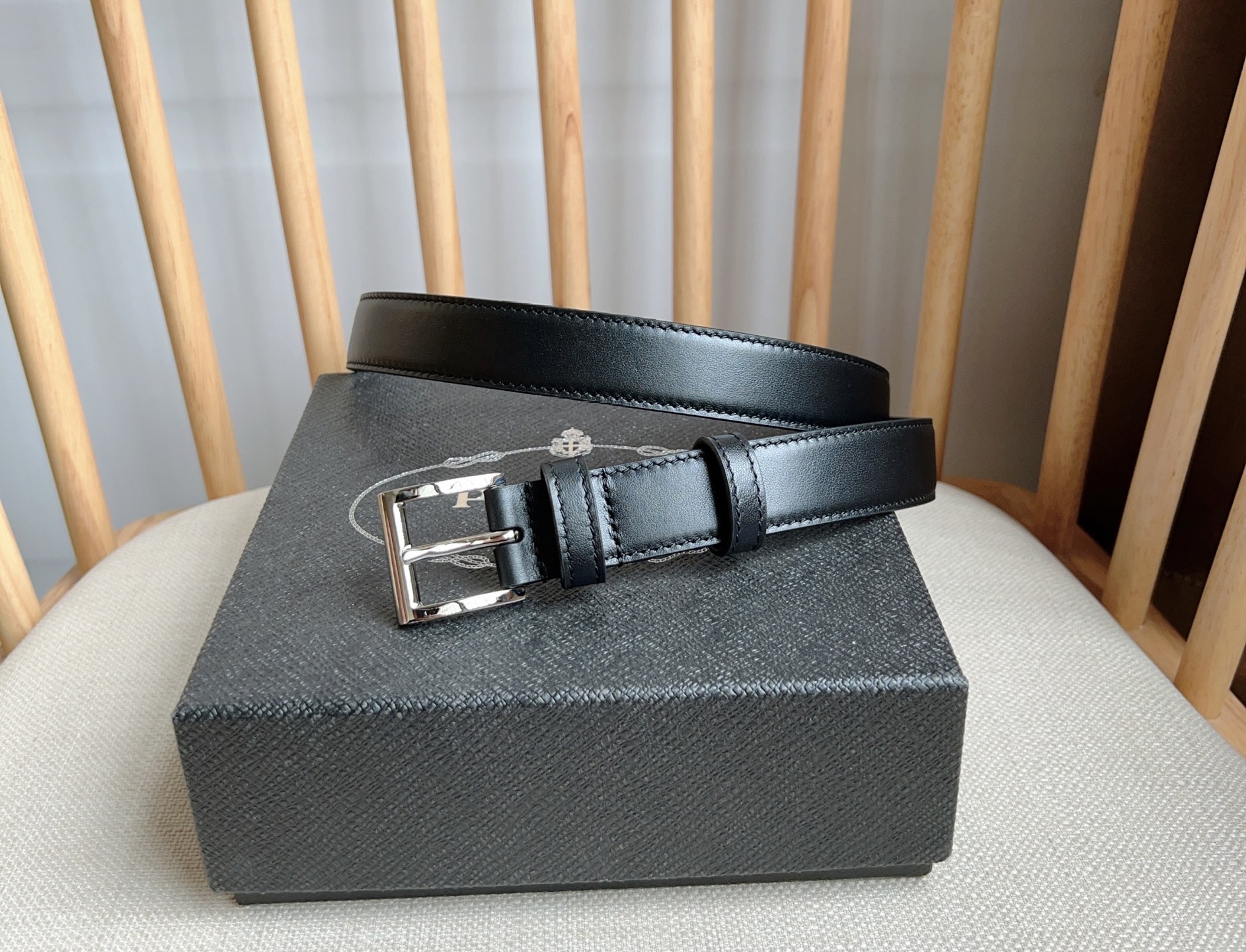 プラダ「Prada」レザーベルト トライアングルエナメルロゴ100CM