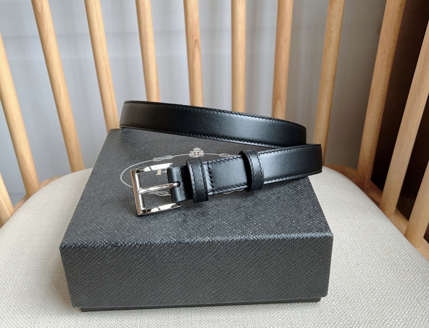 プラダ「Prada」レザーベルト トライアングルエナメルロゴ100CM