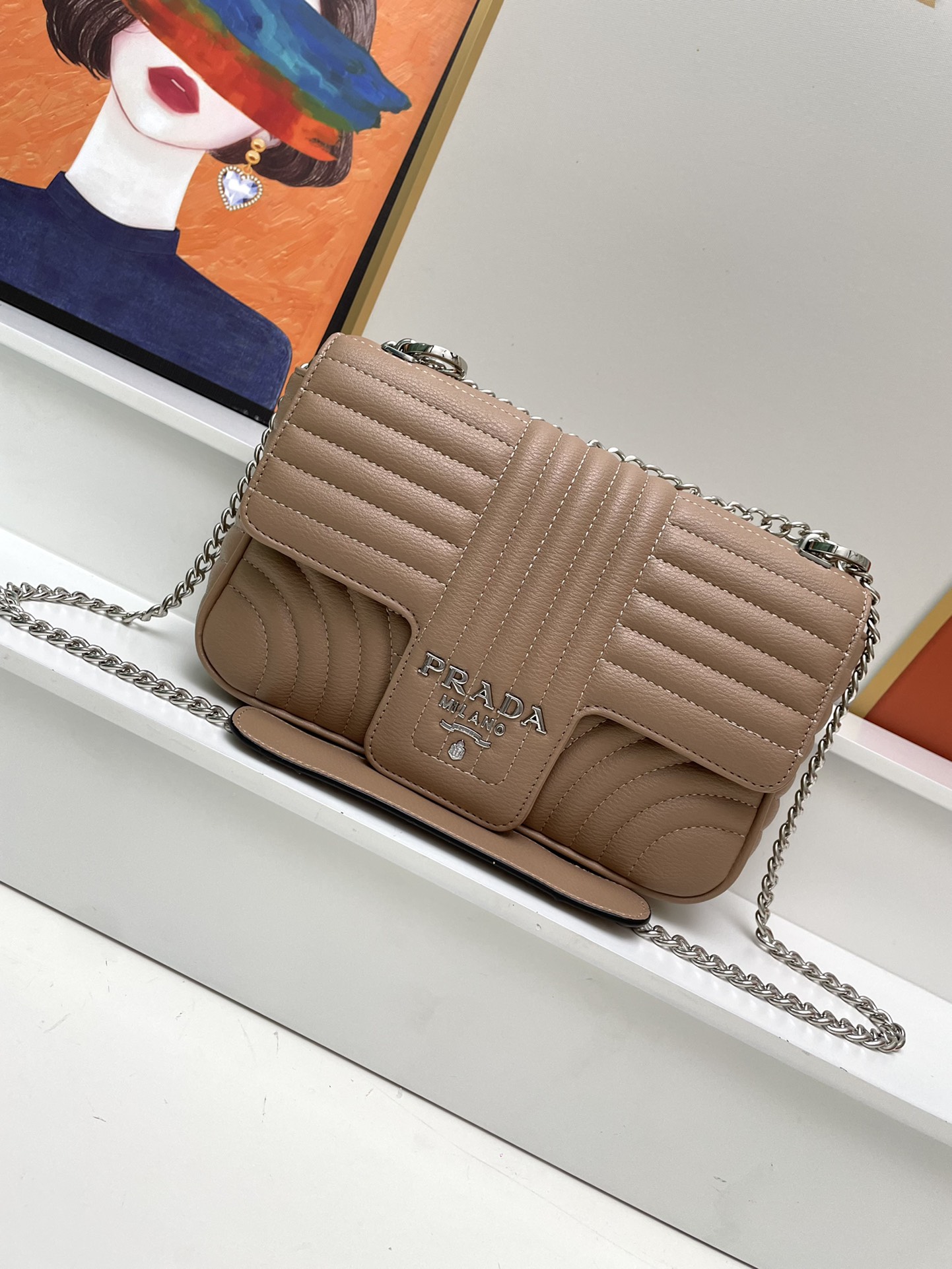 プラダ「Prada」チェーン クロスボディバッグ