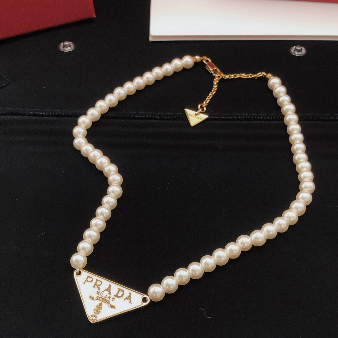 プラダ「Prada」Eternal Gold パールネックレス