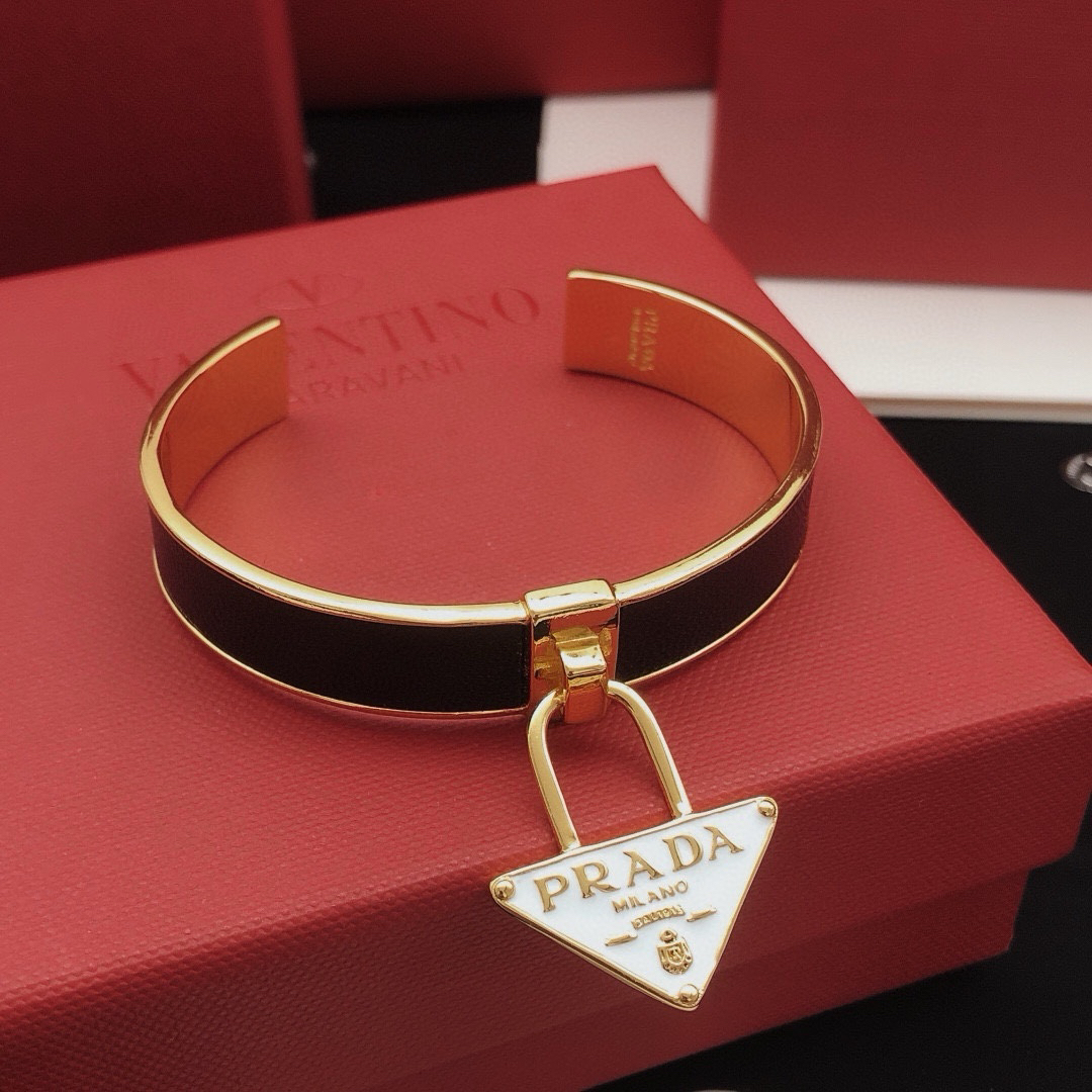 プラダ「Prada」プラダ レザー アンド メタル ブレスレット