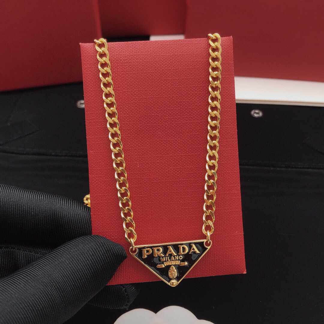 プラダ「Prada」Symbole ブラックエナメルネックレス