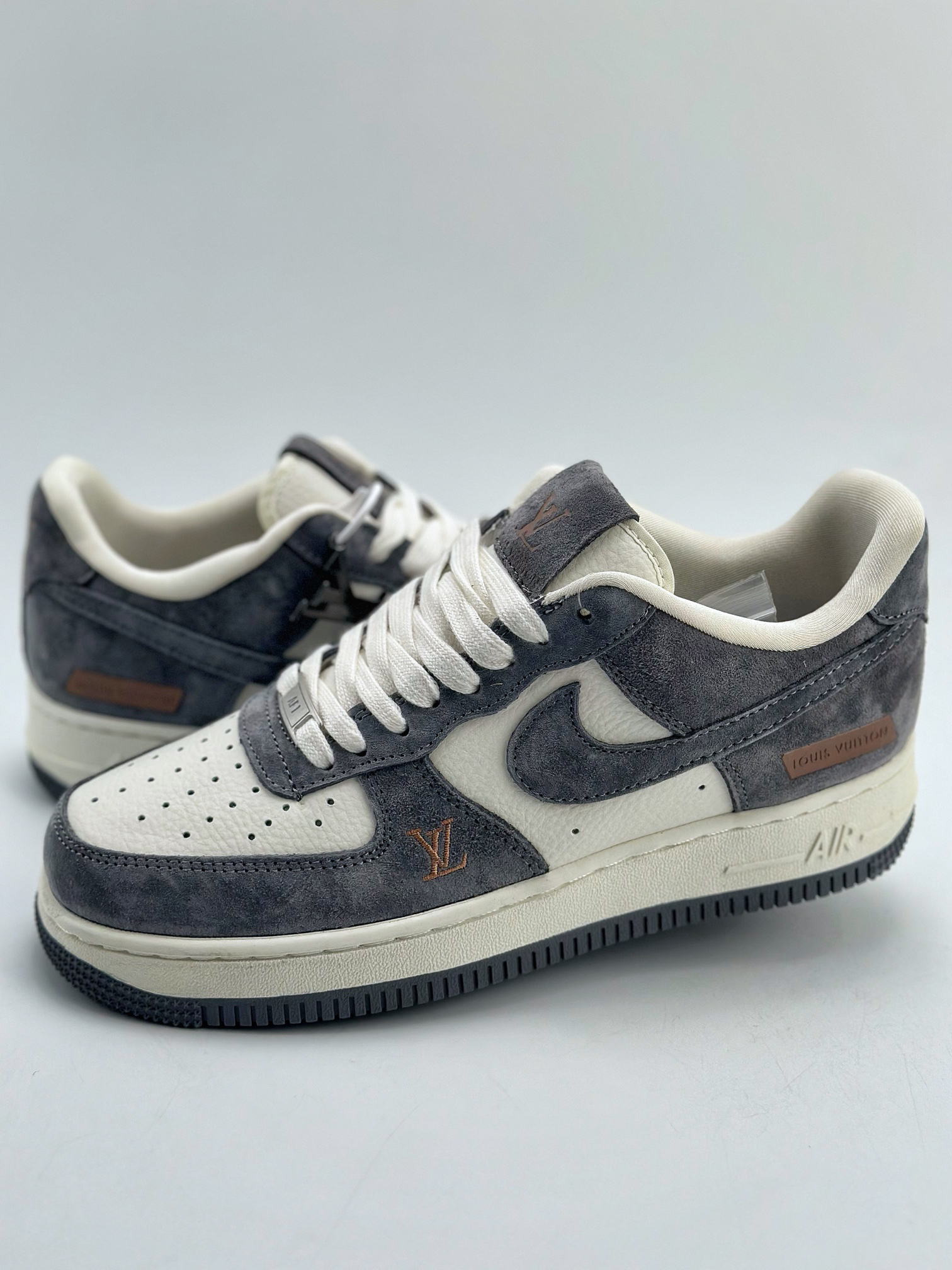 「コラボモデル」Louis Vuitton x Nike Air Force 1 Low スニーカー