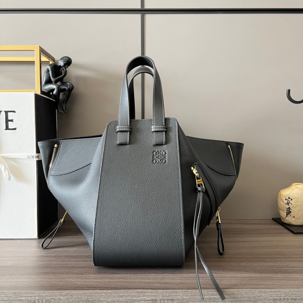 ロエベ「Loewe」Hammock Compact cow leather ハンドバッグ