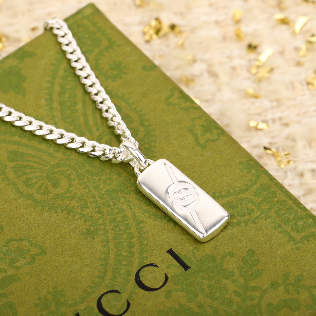 グッチ「Gucci」Anger Forest エナメルシリーズ 斜紋インターロッキング刻花ネックレス