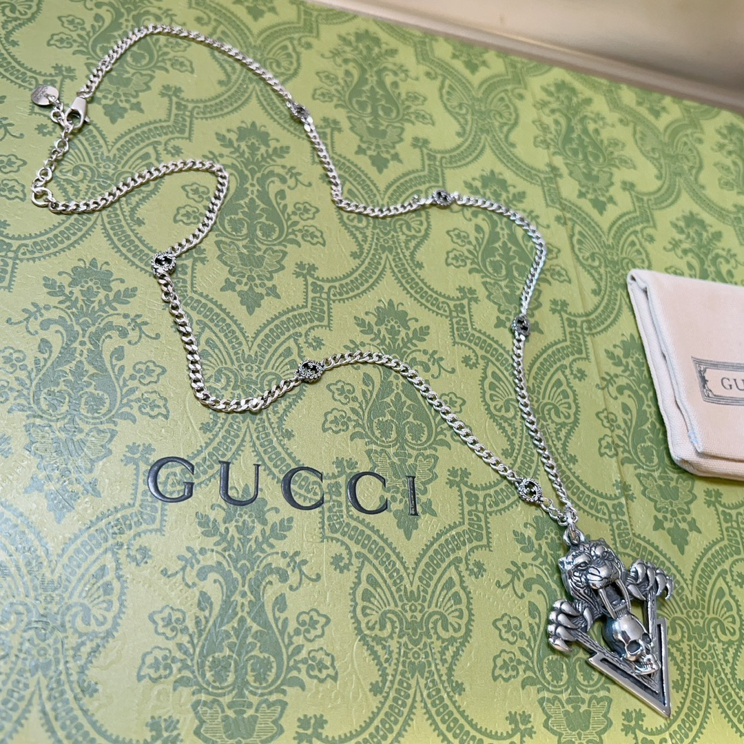 グッチ「Gucci」 Anger Forest シリーズ ヴィンテージシルバーネックレス