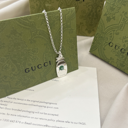 グッチ「Gucci」GHOST フルーツパイナップルペンダントネックレス