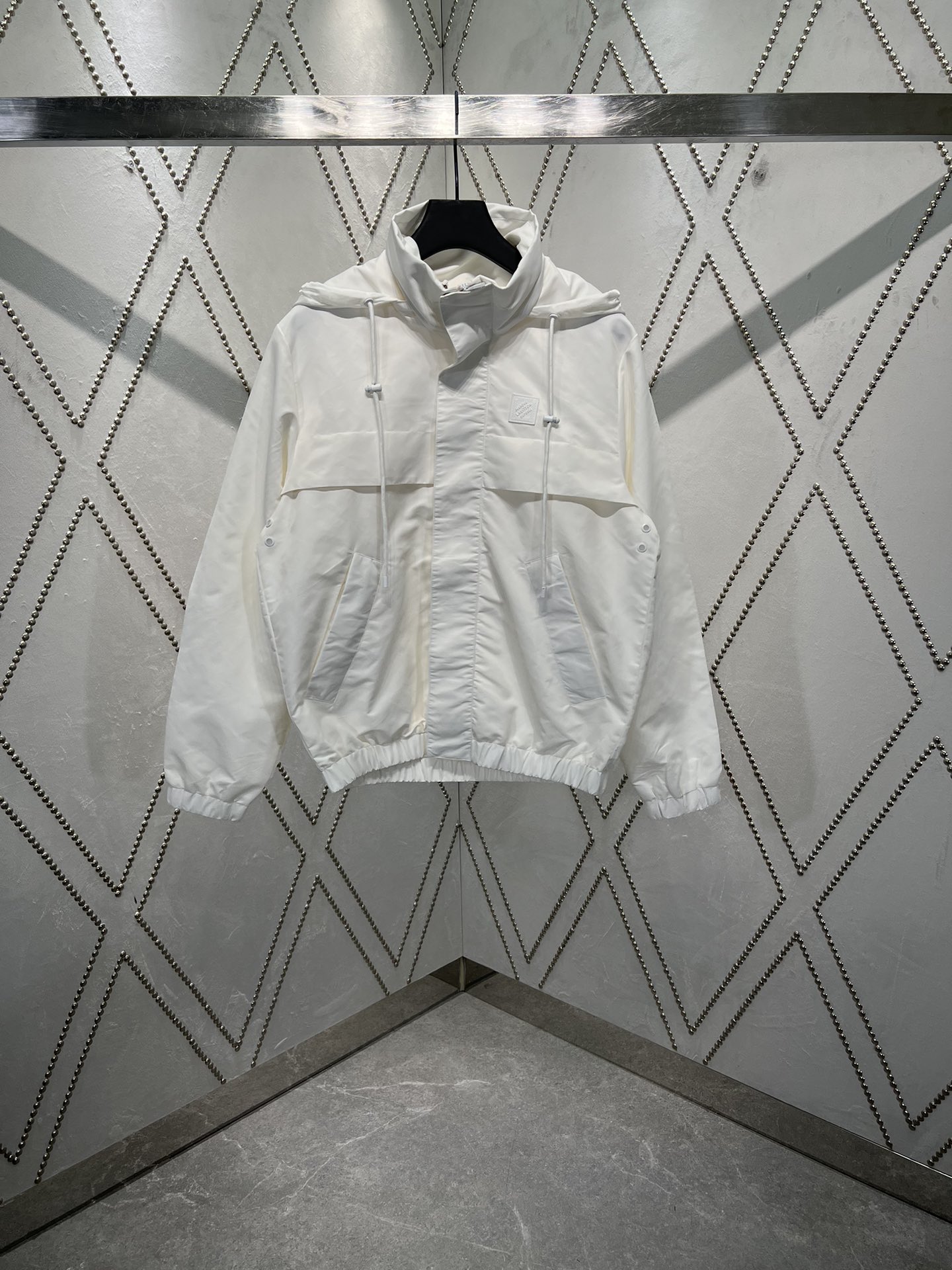 ルイ・ヴィトン「Louis Vuitton」  2025SS シングルカラー ウィンドブレーカー ジャケット