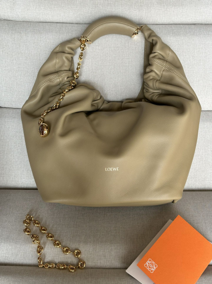 ロエベ「Loewe」Squeeze レザー ハンドバッグ-ISETAN PRESTIGE CURATED