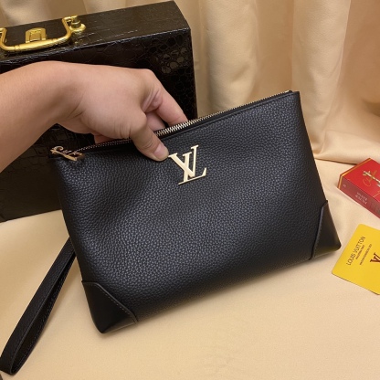 ルイ・ヴィトン「Louis Vuitton」ブラック レザー フラット ポシェット