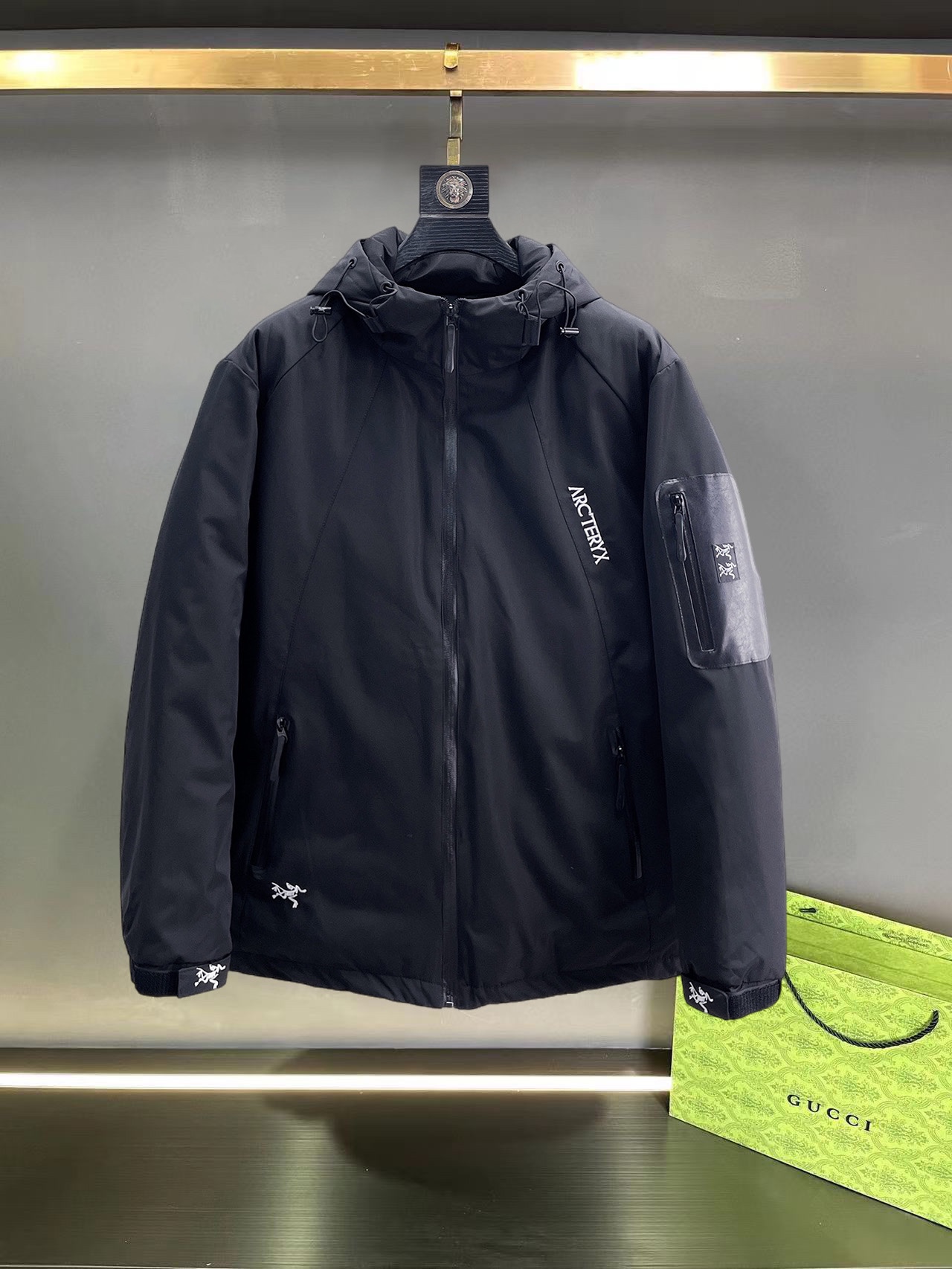 アークテリクス「ARC'TERYX」ロゴデザイン カラーブロック ダウンジャケット