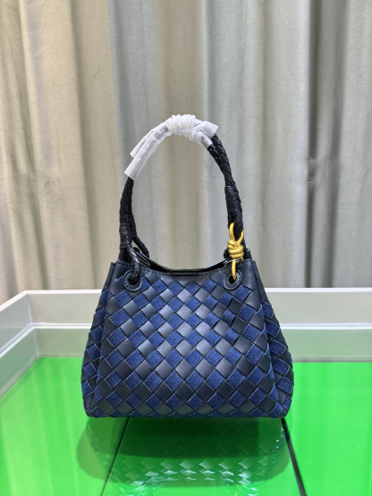 ボッテガ・ヴェネタ「Bottega Veneta」2024早秋 Andiamo Parachute ショルダーバッグ