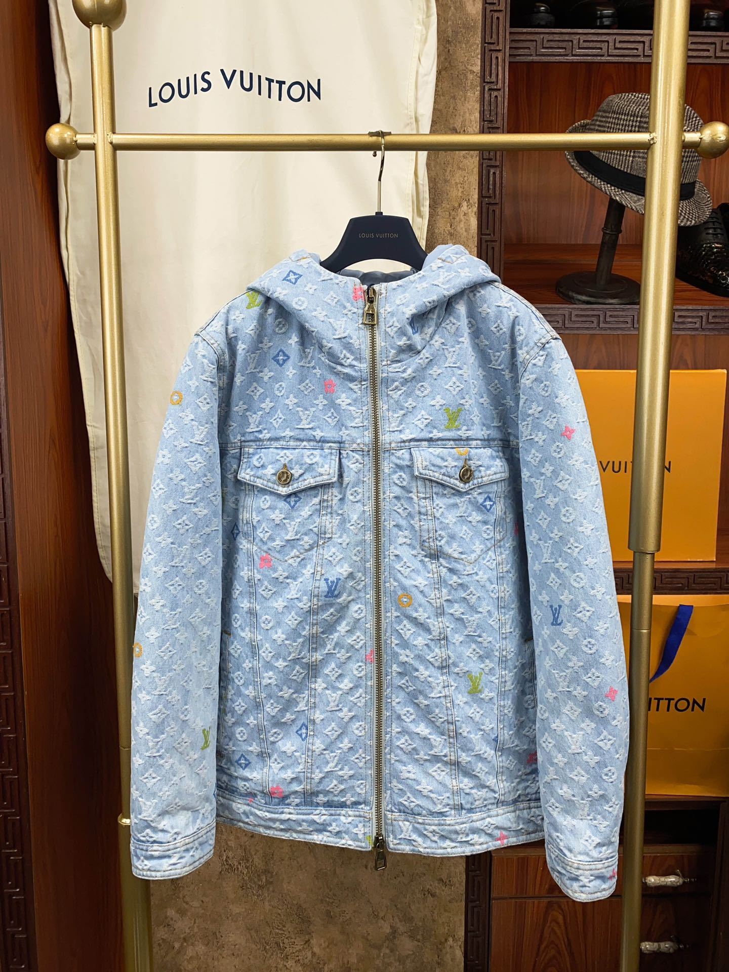 ルイ・ヴィトン「Louis Vuitton」MONOGRAM PILLOW ダウンジャケット