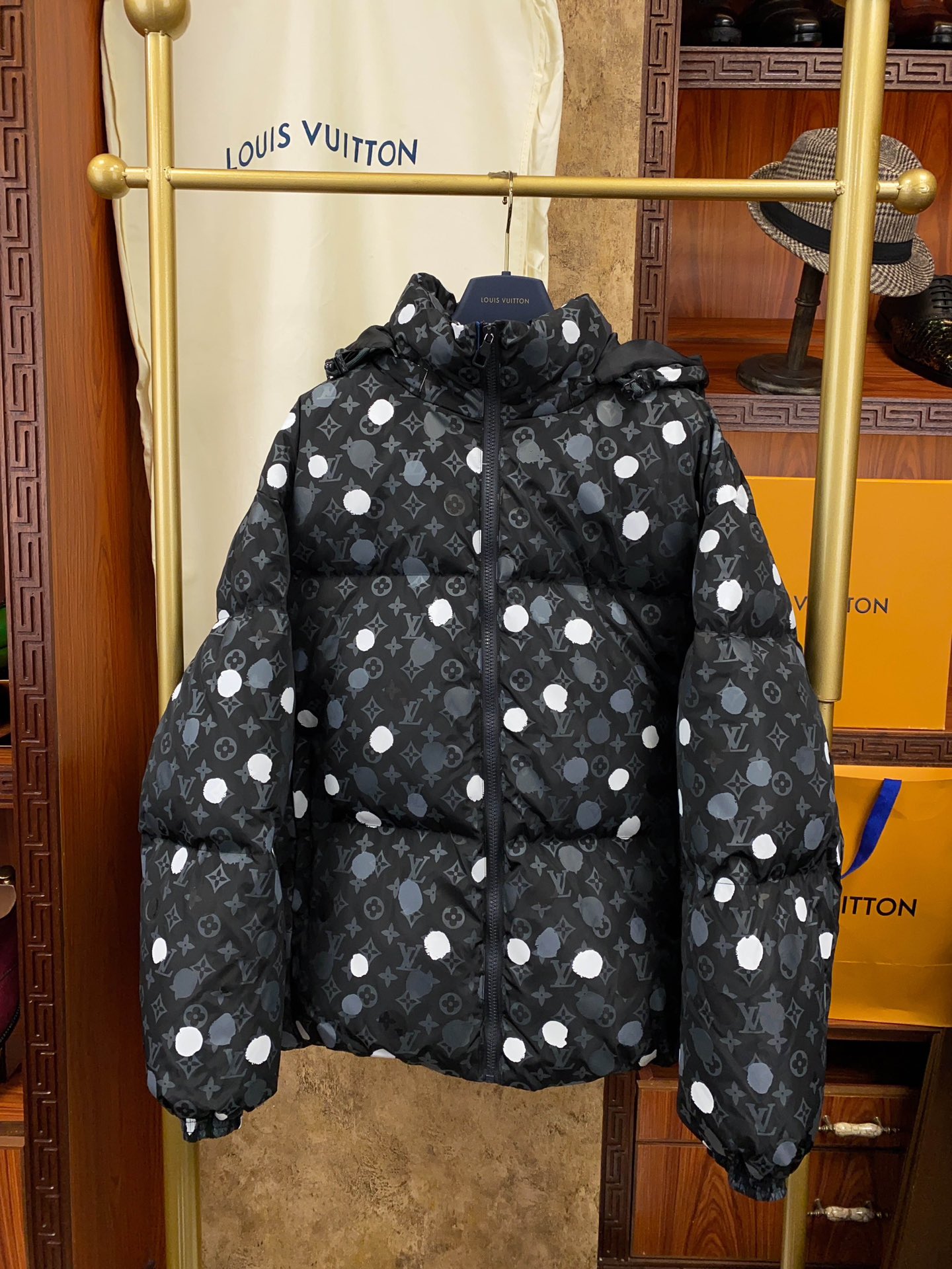 ルイ・ヴィトン「Louis Vuitton」MONOGRAM PILLOW ダウンジャケット