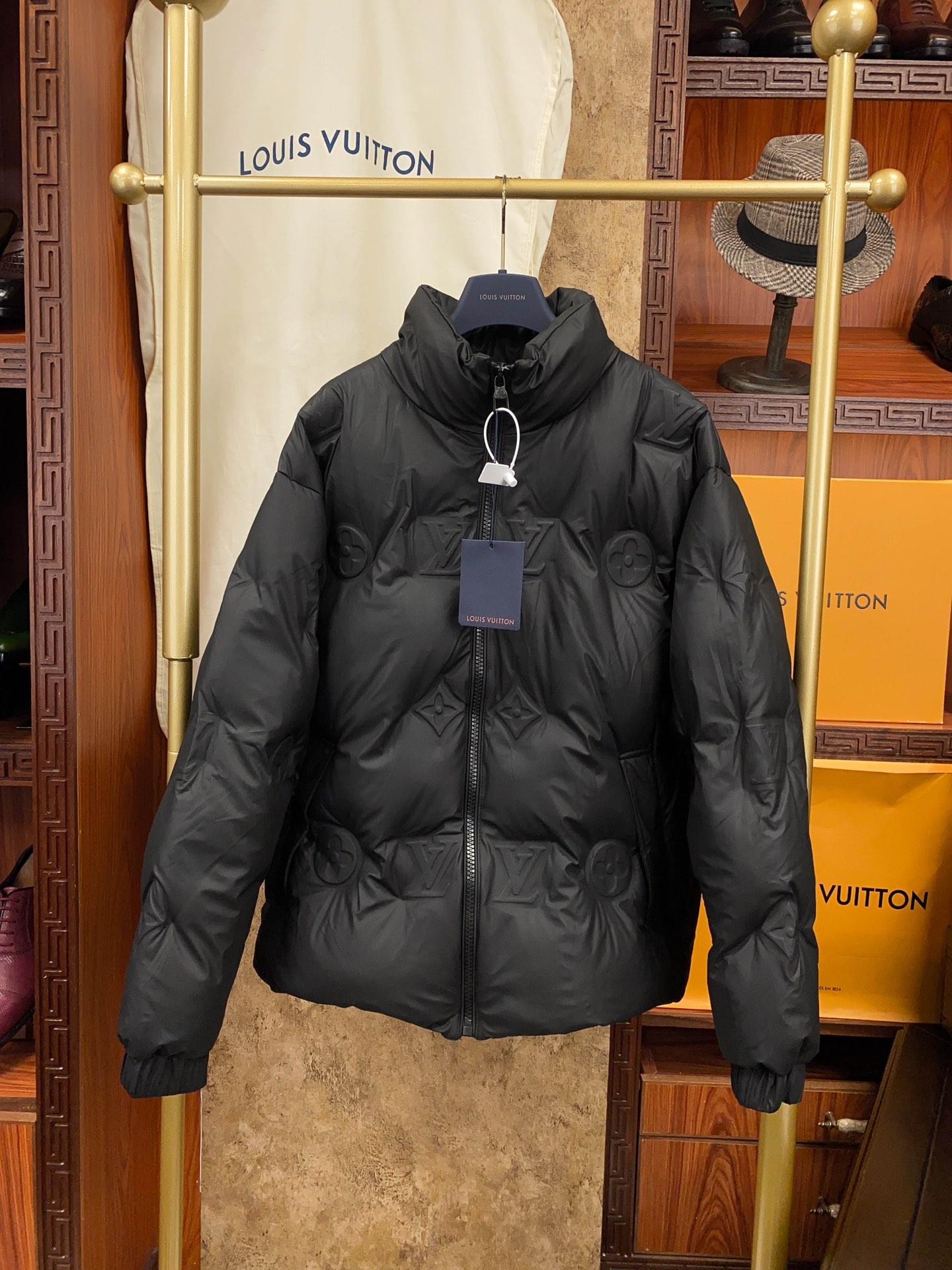 ルイ・ヴィトン「Louis Vuitton」 MONOGRAM BOYHOOD レリーフダウンジャケット