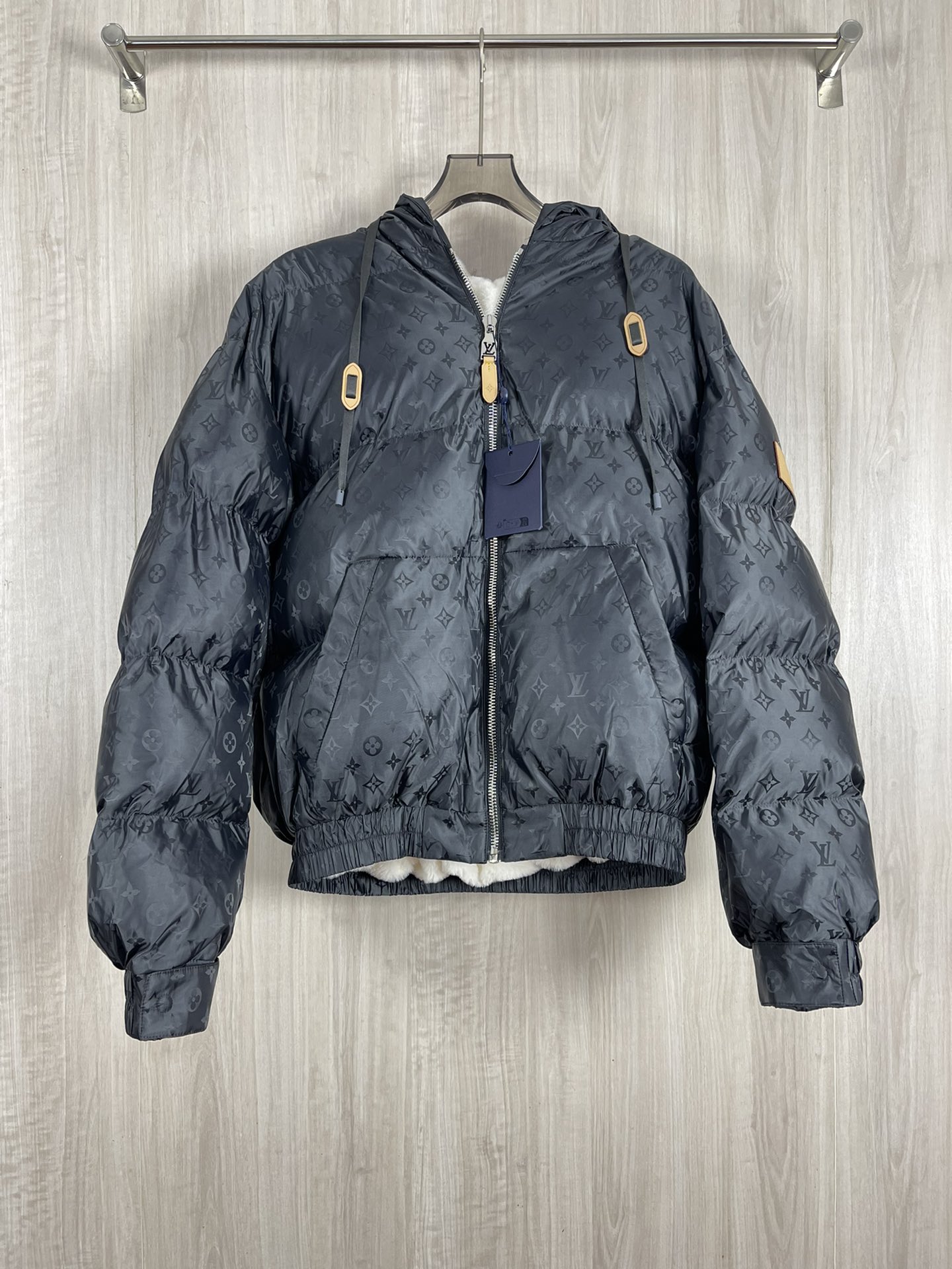 ルイ・ヴィトン「Louis Vuitton」MONOGRAM PILLOW ダウンジャケット