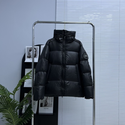 カナダグース「Canada Goose」Crofton パフダウンジャケット