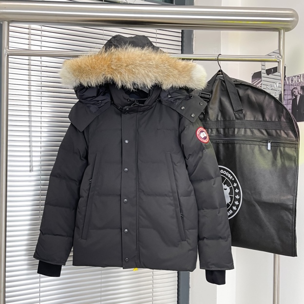 カナダグース「Canada Goose」ダウンジャケット
