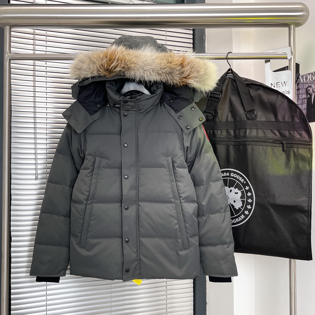 カナダグース「Canada Goose」ダウンジャケット