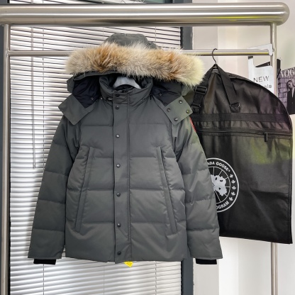 カナダグース「Canada Goose」ダウンジャケット