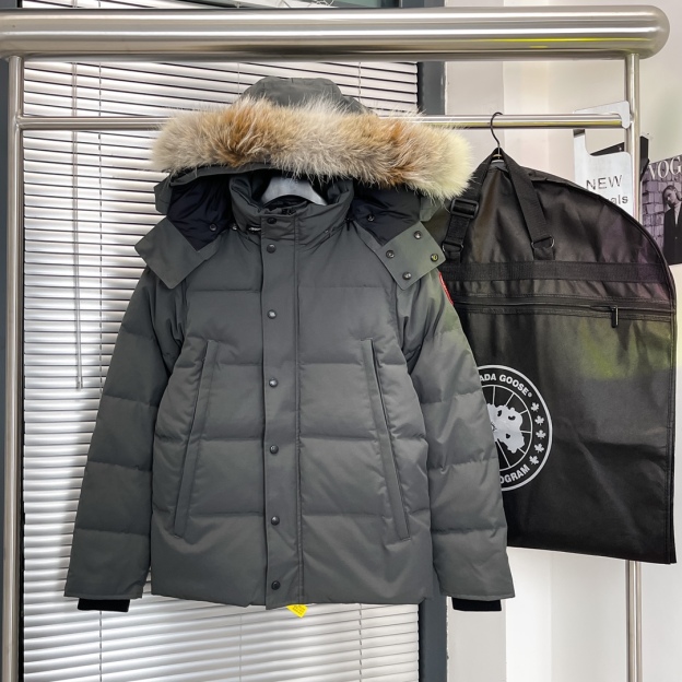 カナダグース「Canada Goose」ダウンジャケット