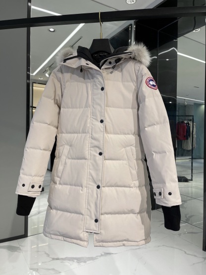 カナダグース「Canada Goose」シグネチャーロゴ ダウンジャケット