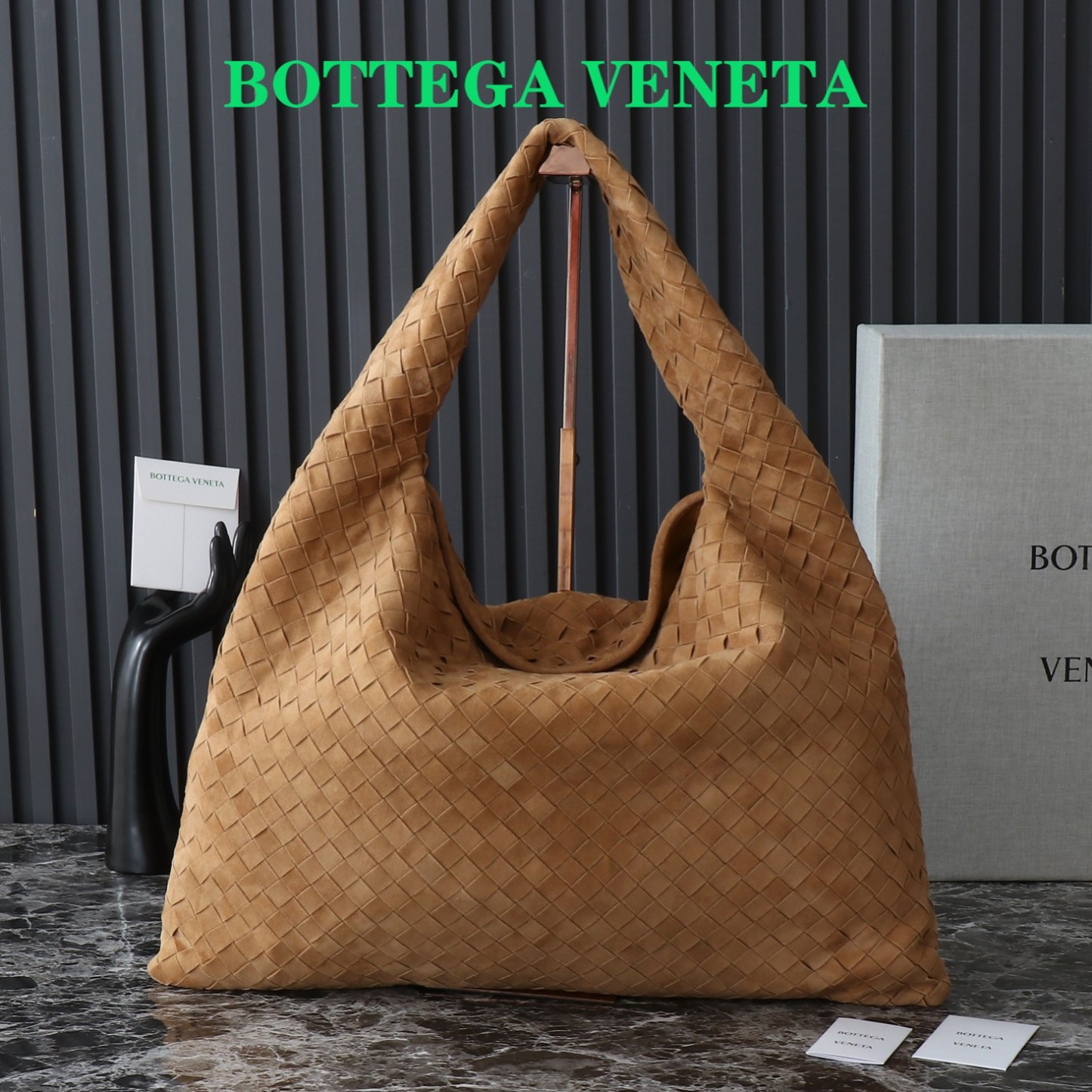 ボッテガ・ヴェネタ「Bottega Veneta」2025年 Hop ラージトートバッグ