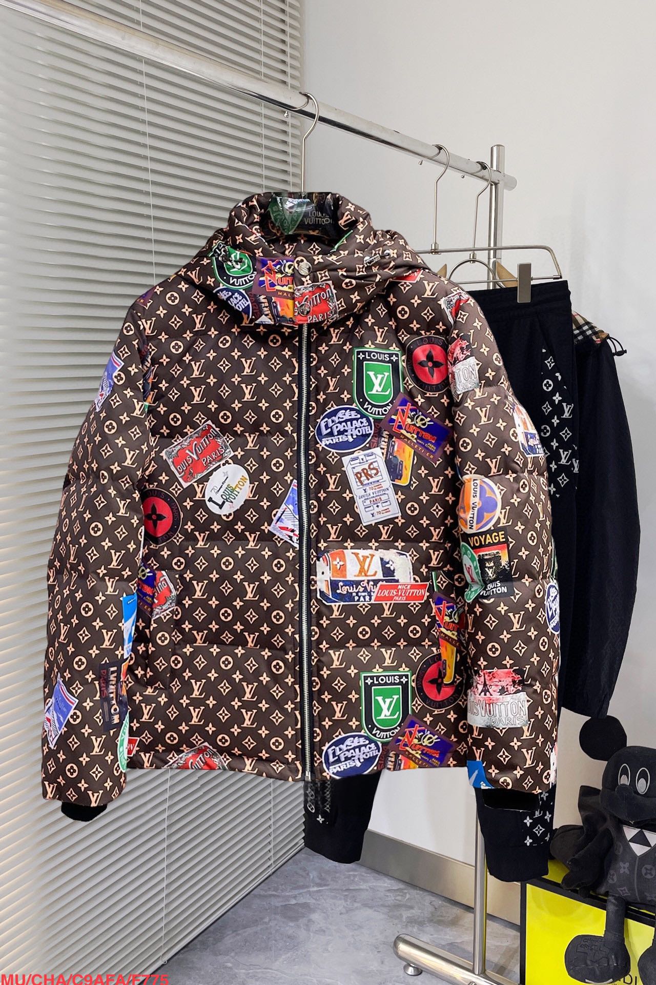 ルイ・ヴィトン「Louis Vuitton」‌ MONOGRAM PILLOW ダウンジャケット