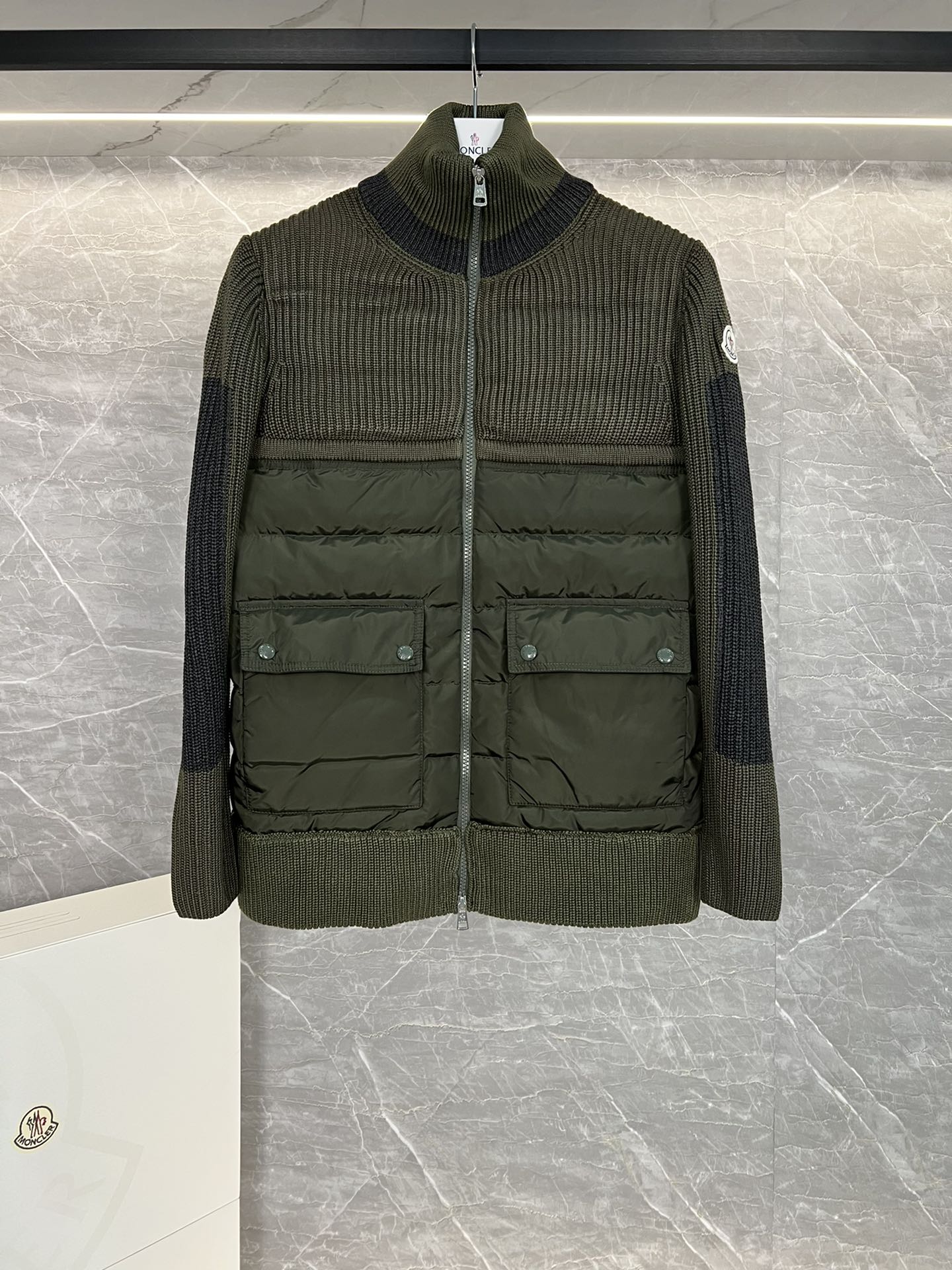 カナダグース「Canada Goose」Cardigan ストライプニットダウンジャケット