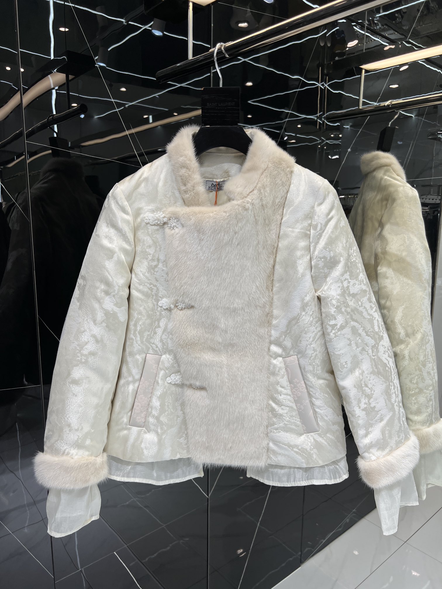 エルメス「Hermès」2025秋冬 ミンクファー ダウンコート