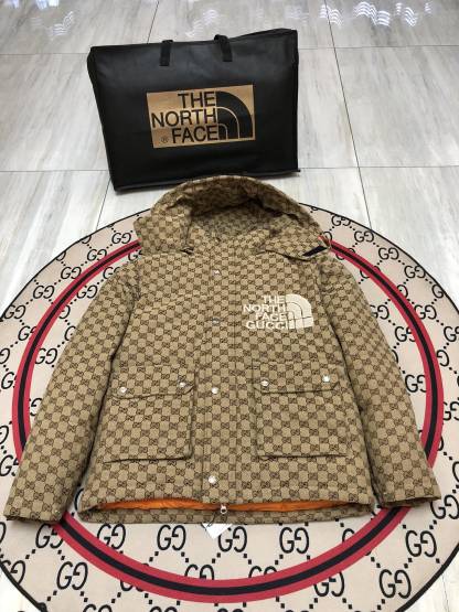 「コラボモデル」The North Face × Gucci モノグラム ダウンジャケット