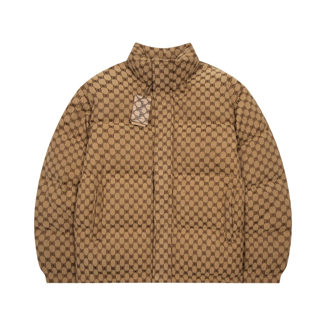 バレンシアガ「Balenciaga」‌ダブルB フルプリント ダウンジャケット