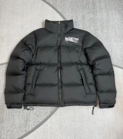 バレンシアガ「Balenciaga」‌スクラッチ ストリートウェア ダウンジャケット